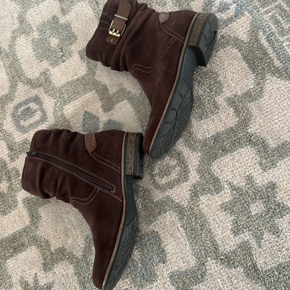 Earth brown suede boot size 7.5 - Picture 2 of 8